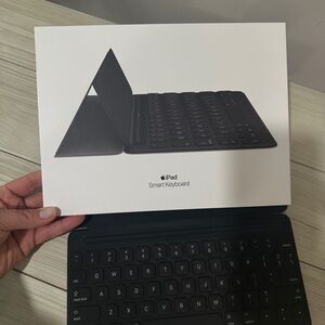 Apple iPad smart keyboard